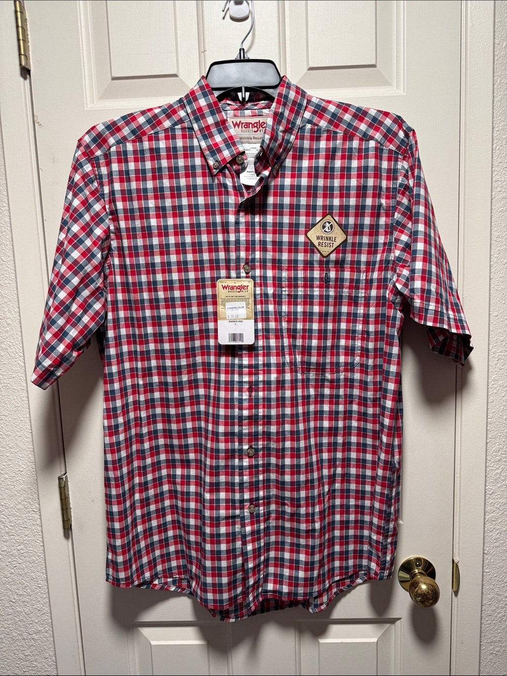 NWT Wrangler Wrinkle Resist Red and Blue Plaid Short-Sleeve Button-Down Shirt